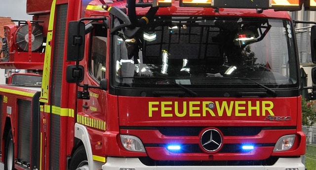Staatsschutz ermittelt: Brennender Reifen vor Ordnungsamt Staatsschutz ermittelt: Brennender Reifen vor Ordnungsamt