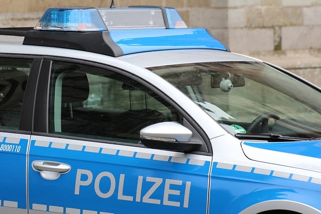 Polizei beendet Hochzeitsfeier mit mehr als 50 Menschen Polizei beendet Hochzeitsfeier mit mehr als 50 Menschen