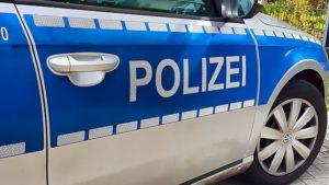 Auto stieß an Residenzstraße mit Polizeiwagen zusammen