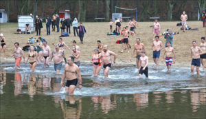 DLRG Reinickendorf lädt zum Neujahrsbaden im Tegeler See